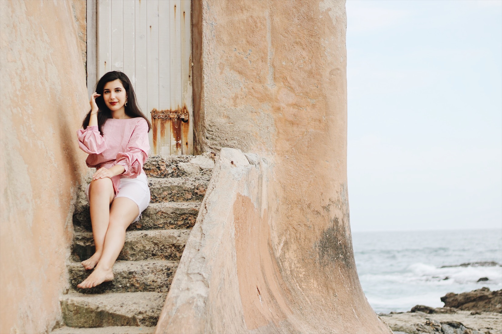 Laguna Beach, Victoria Beach, California, Zara, lookbook, beach outfit, white shorts, statement earrings