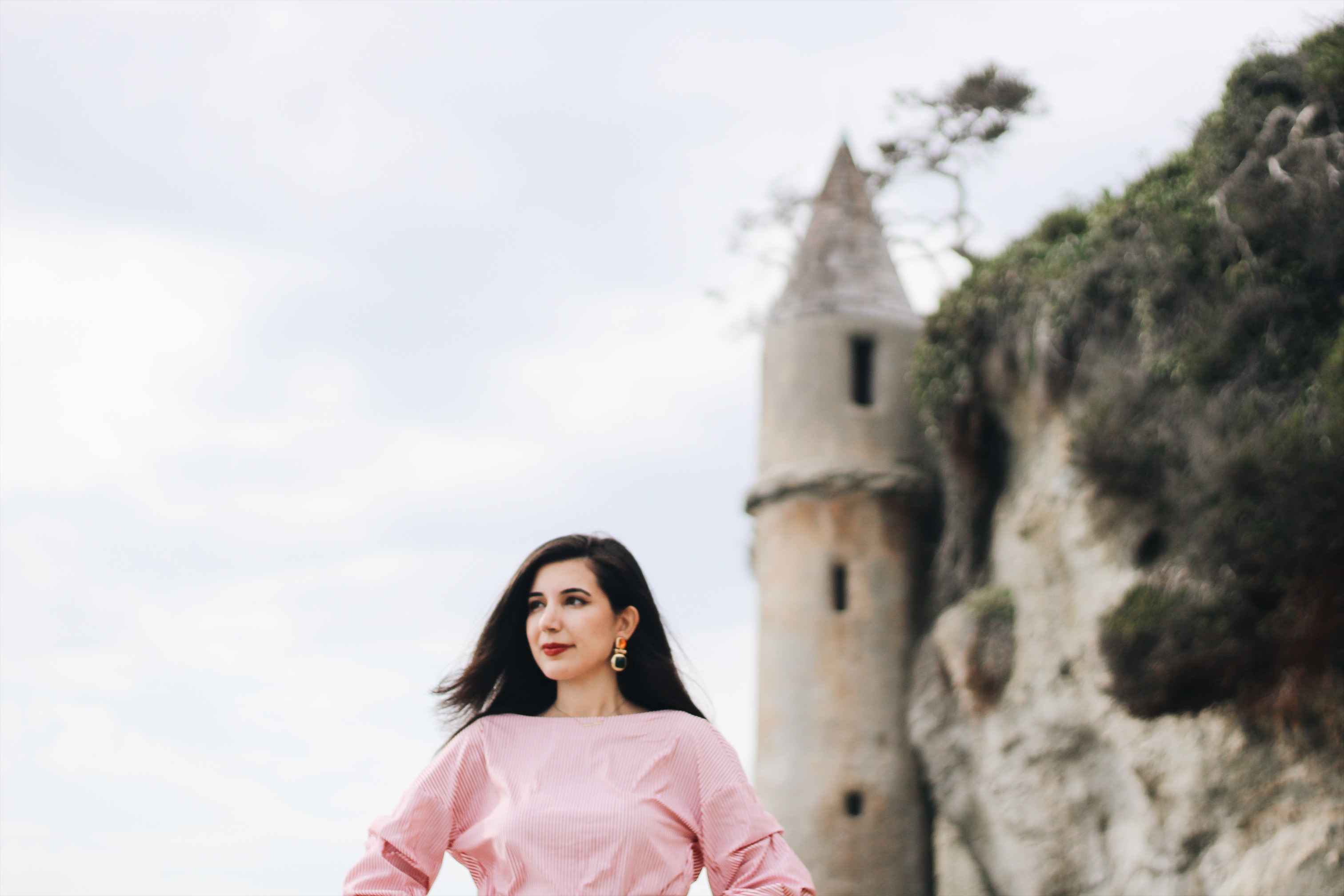 Laguna Beach, Victoria Beach, California, Zara, lookbook, beach outfit, white shorts, statement earrings