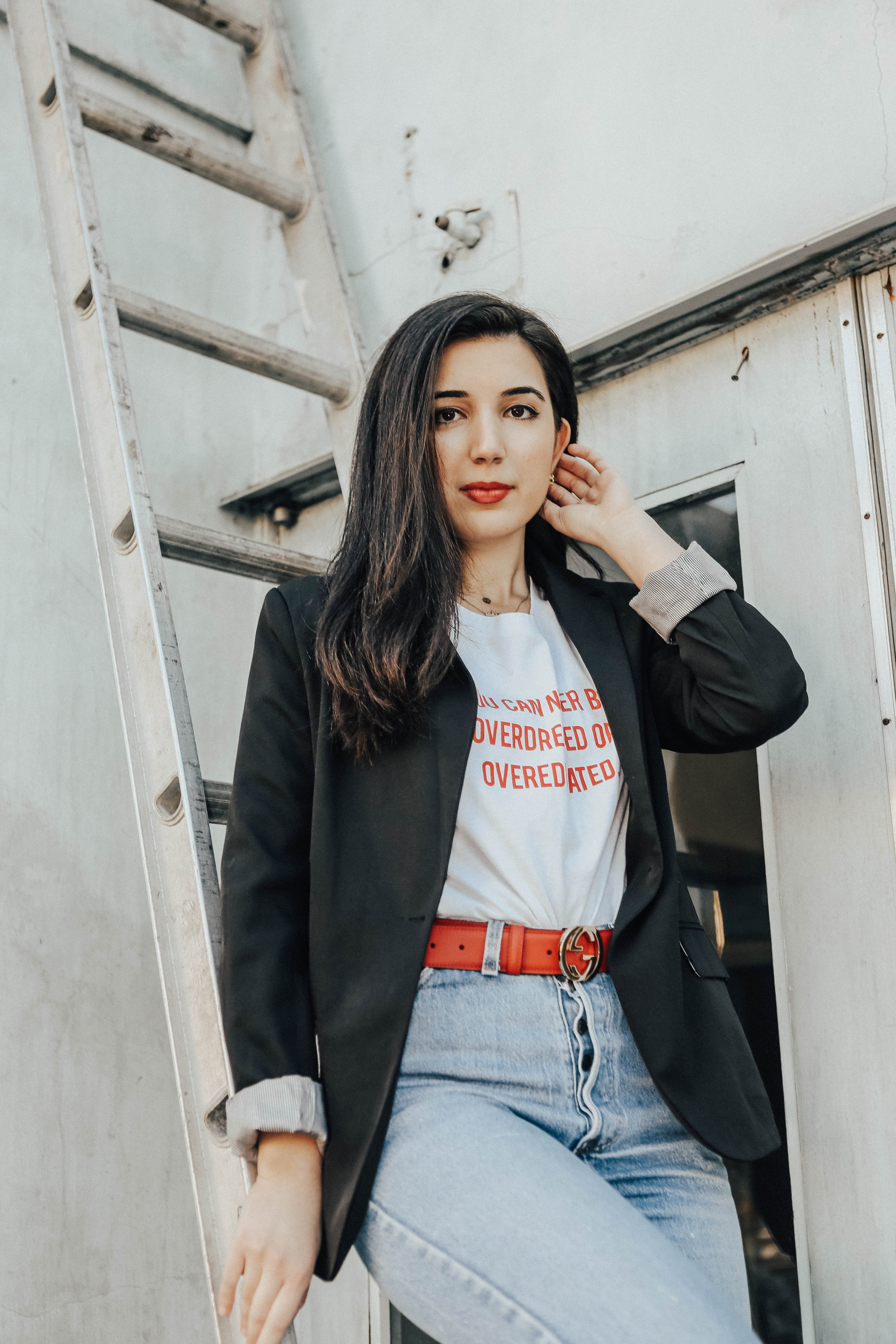 The Style Club, LA, The Style Club La, Gucci, Gucci belt, red lips, Levis, vintage jeans, high waist jeans, T-shirt, blazer, vintage, ootd, outfit of the day, Malibu, ad, sponsored, editorial, fashion blogger, Los Angeles, LA blogger, photography, beauty, fashion, winter fashion, street style