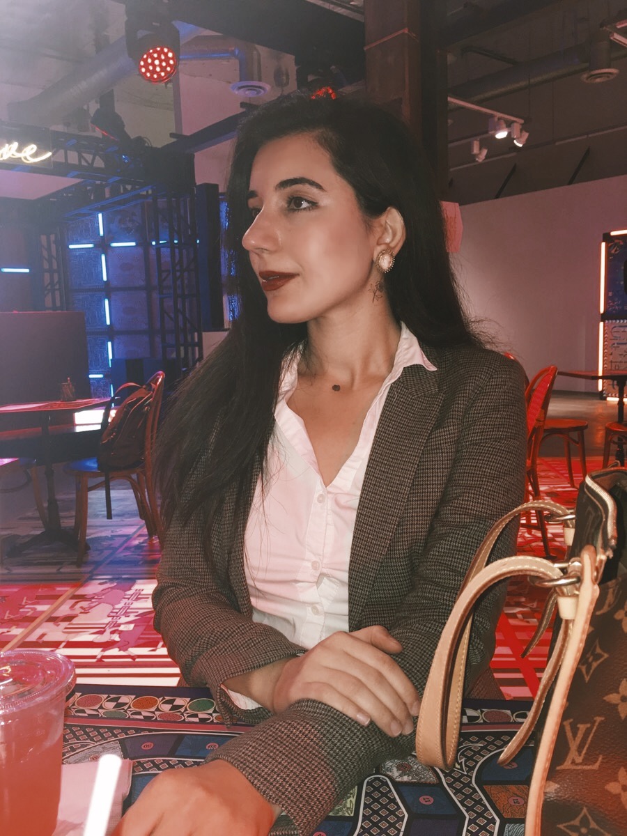 Hermes Carre Club Los Angeles, Los Angeles fashion, fashion pop up, Hermes pop up, Hermes, high fashion, Hermes scarf, lookbook, fashion, fashion blogger, outfit of the day, ootd, Gucci belt, Louis Vuitton handbag, Coach heels, style, style blogger, fall style tweed, blazer, white, button down