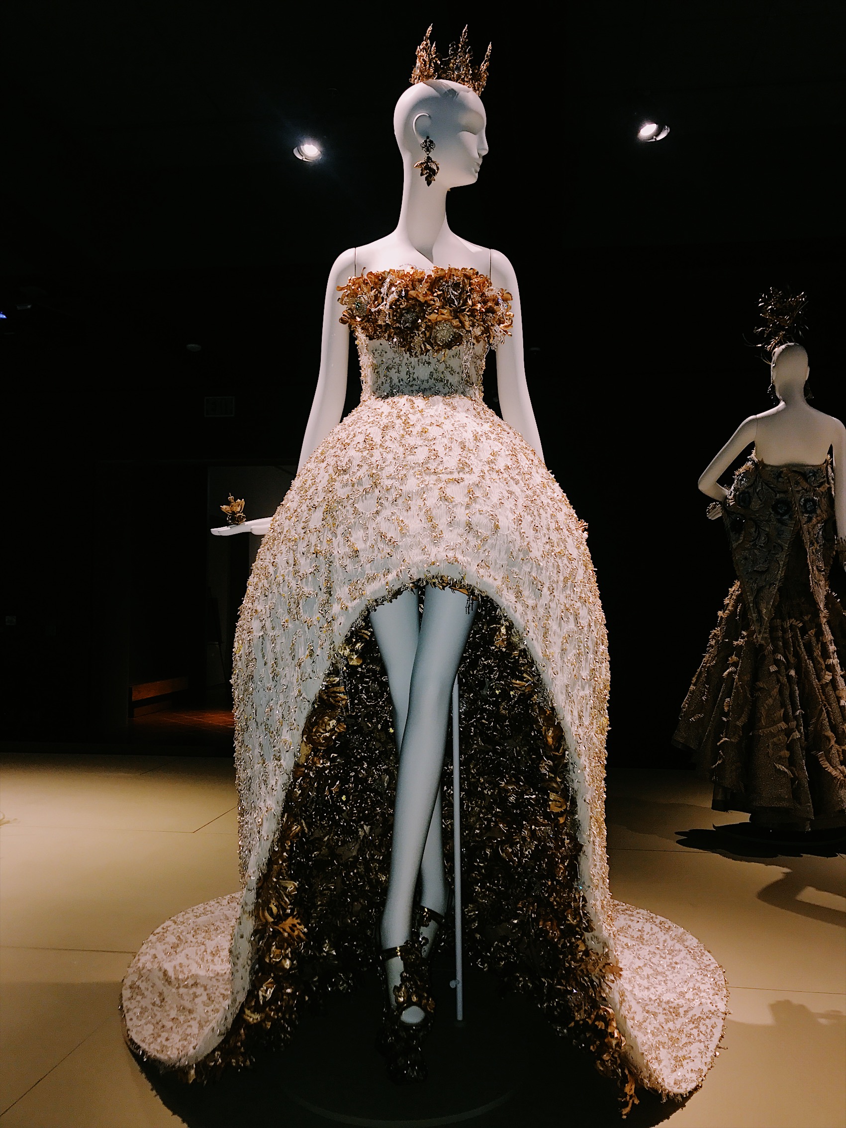 Guo Pei, Bowers Museum, Orange County, Chinese couture, haute couture, Chambre Syndicale de la Haute Couture, Paris fashion week, fashion week, fashion exhibition, museum exhibition, embroidery, Guo Pei, Guo Pei Encounter, Guo Pei 1002 Nights, fashion designer