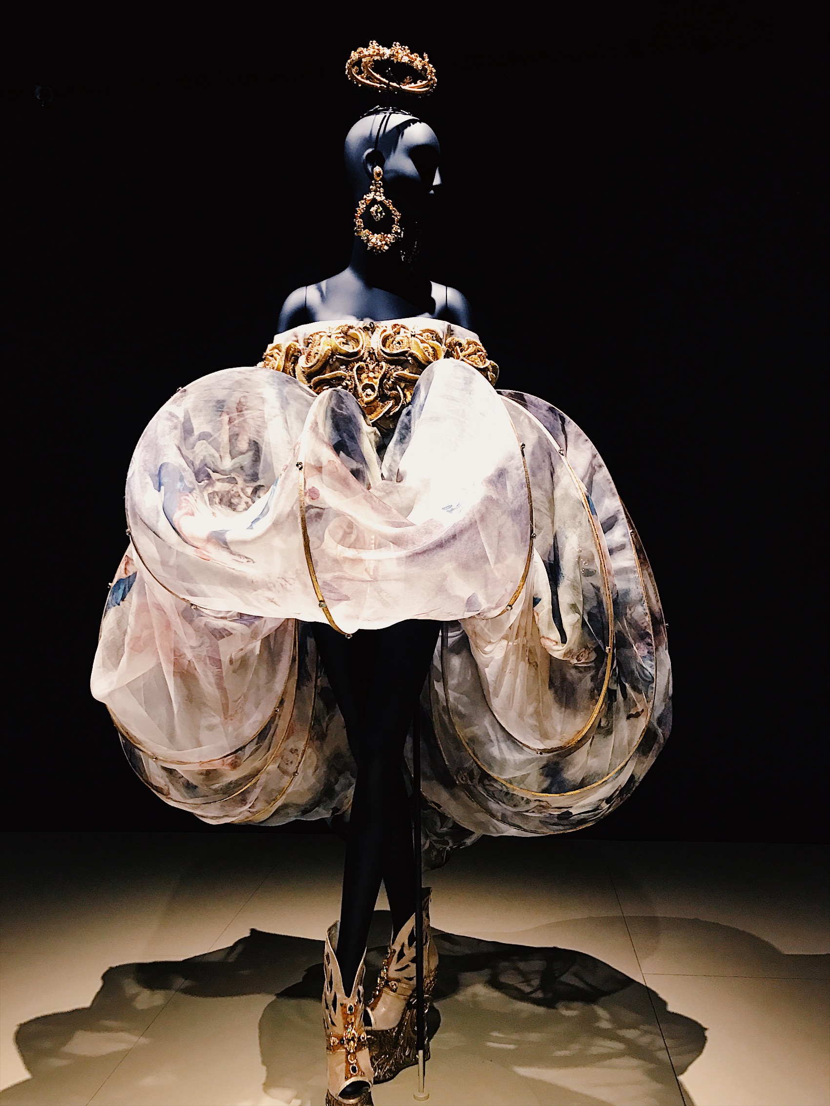 Guo Pei, Bowers Museum, Orange County, Chinese couture, haute couture, Chambre Syndicale de la Haute Couture, Paris fashion week, fashion week, fashion exhibition, museum exhibition, embroidery, Guo Pei, Guo Pei Encounter, Guo Pei 1002 Nights, fashion designer