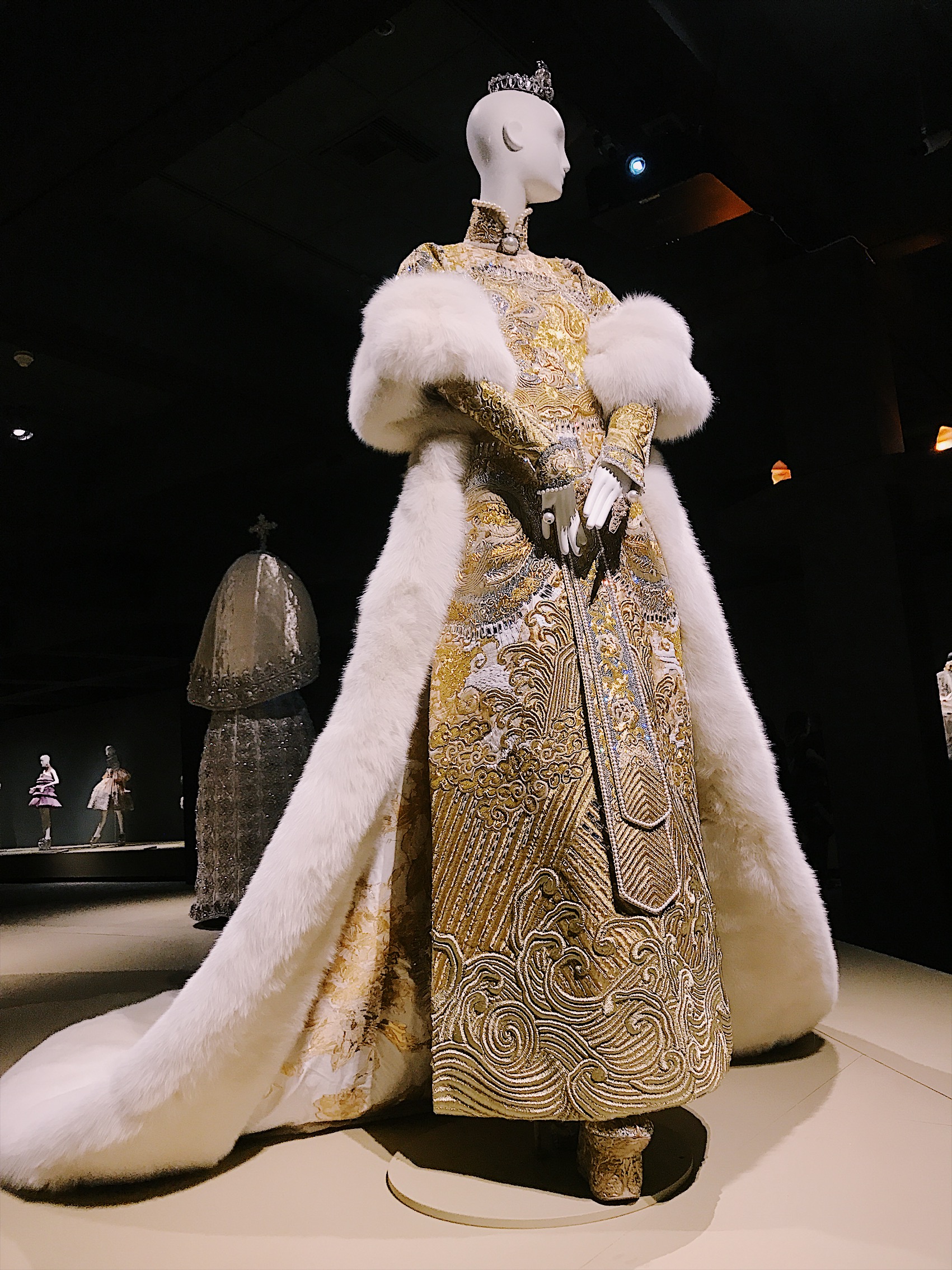 Guo Pei, Bowers Museum, Orange County, Chinese couture, haute couture, Chambre Syndicale de la Haute Couture, Paris fashion week, fashion week, fashion exhibition, museum exhibition, embroidery, Guo Pei, Guo Pei Encounter, Guo Pei 1002 Nights, fashion designer