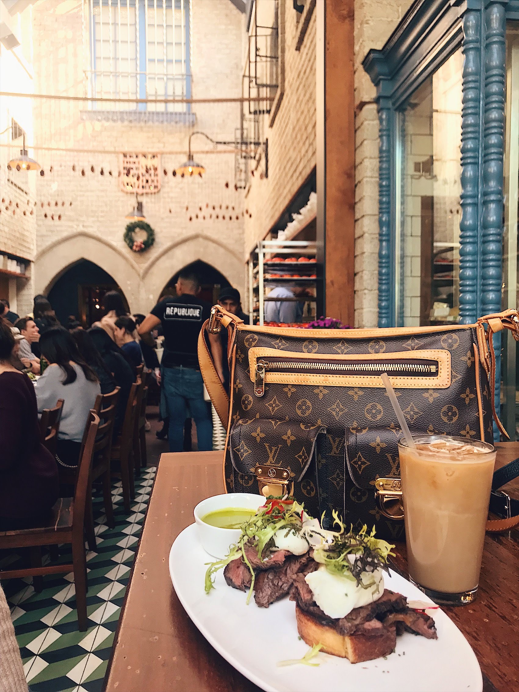 Republique, best Eggs benedict, coffee shops, best brunches in LA, Southern California, Sunday Brunch, Bloggers who Brunch, LA blogger, lifestyle blogger, Los Angeles eats, LA eats, Los Angeles restaurants, LA breakfast