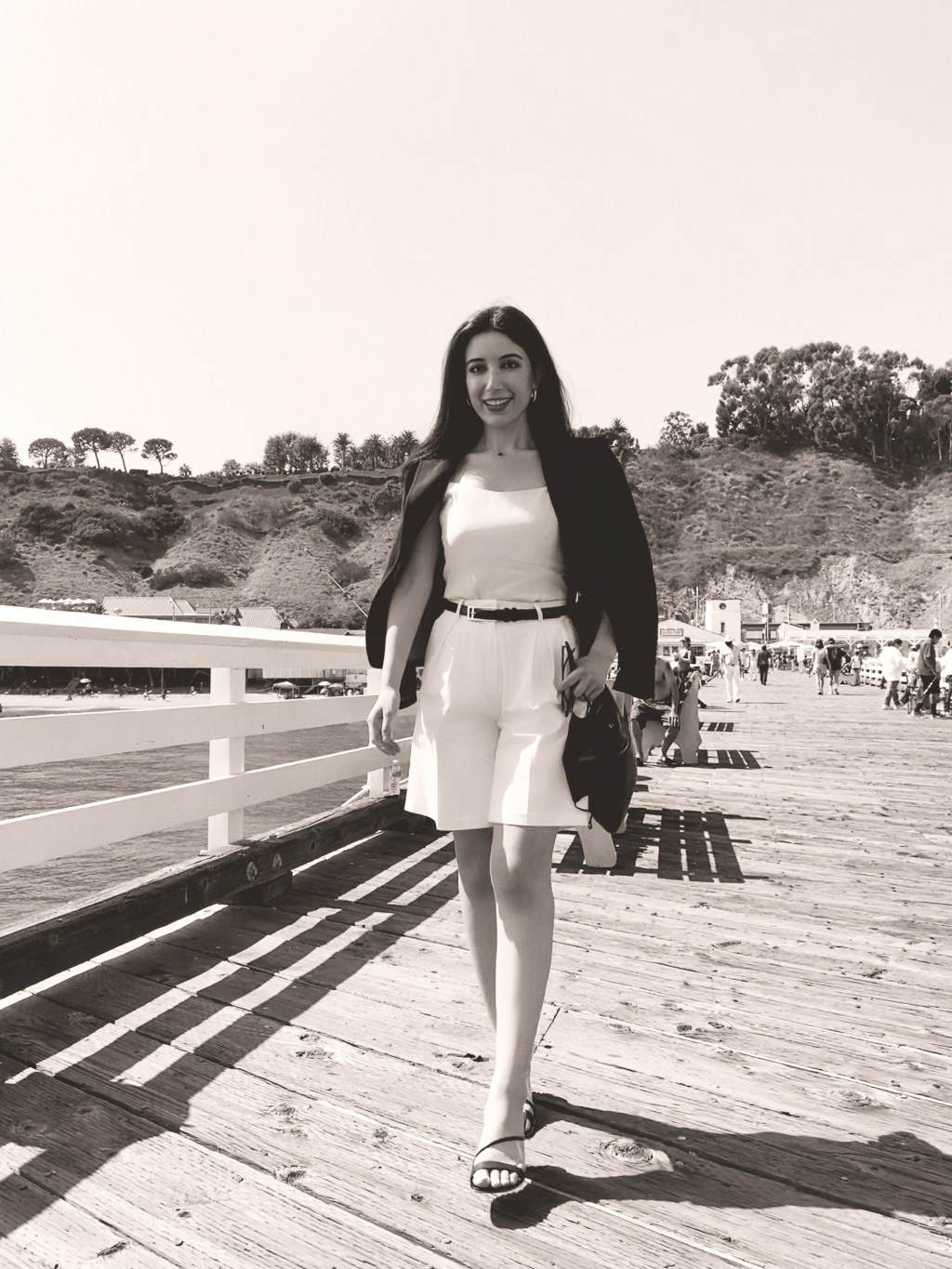 Malibu, short suit, Malibu Farm, Malibu Pier, California girl, California fashion, outfit of the day, outfit ideas, white shorts, Storets, Bermuda shorts, monochrome outfit, minimalism, minimalist style, summer suit, summer style, summer 2020 style, Malibu style, strappy sandals, fashion editorial, fashion blogger, California blogger, Los Angeles blogger, LA fashion blogger