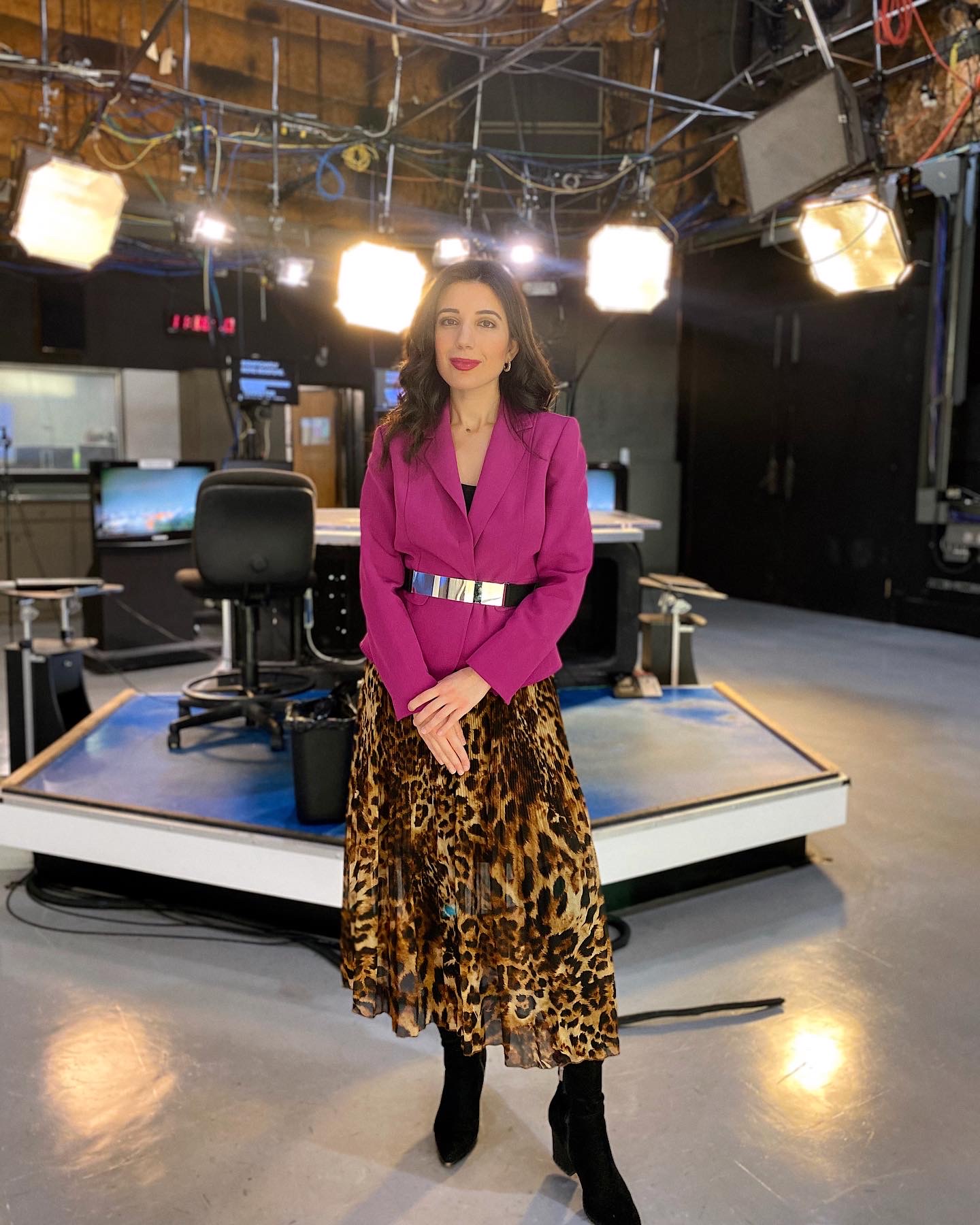 fuchsia blazer, belted blazer, workwear, work wardrobe, work outfit, hoop earrings, Leopard print, leopard print skirt, accordion skirt, over-the-knee boots, suede boots, fashion blogger, winter wardrobe, work style, winter style, fall fashion, fall outfit, ootd, style diary, how-to wear